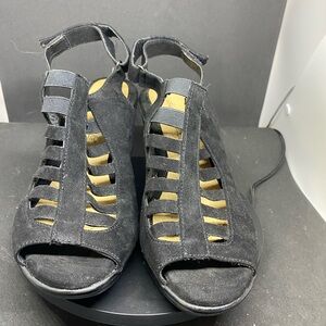 Croft and Barrow Black Women's Sandals EUC Sandals Size 9.5